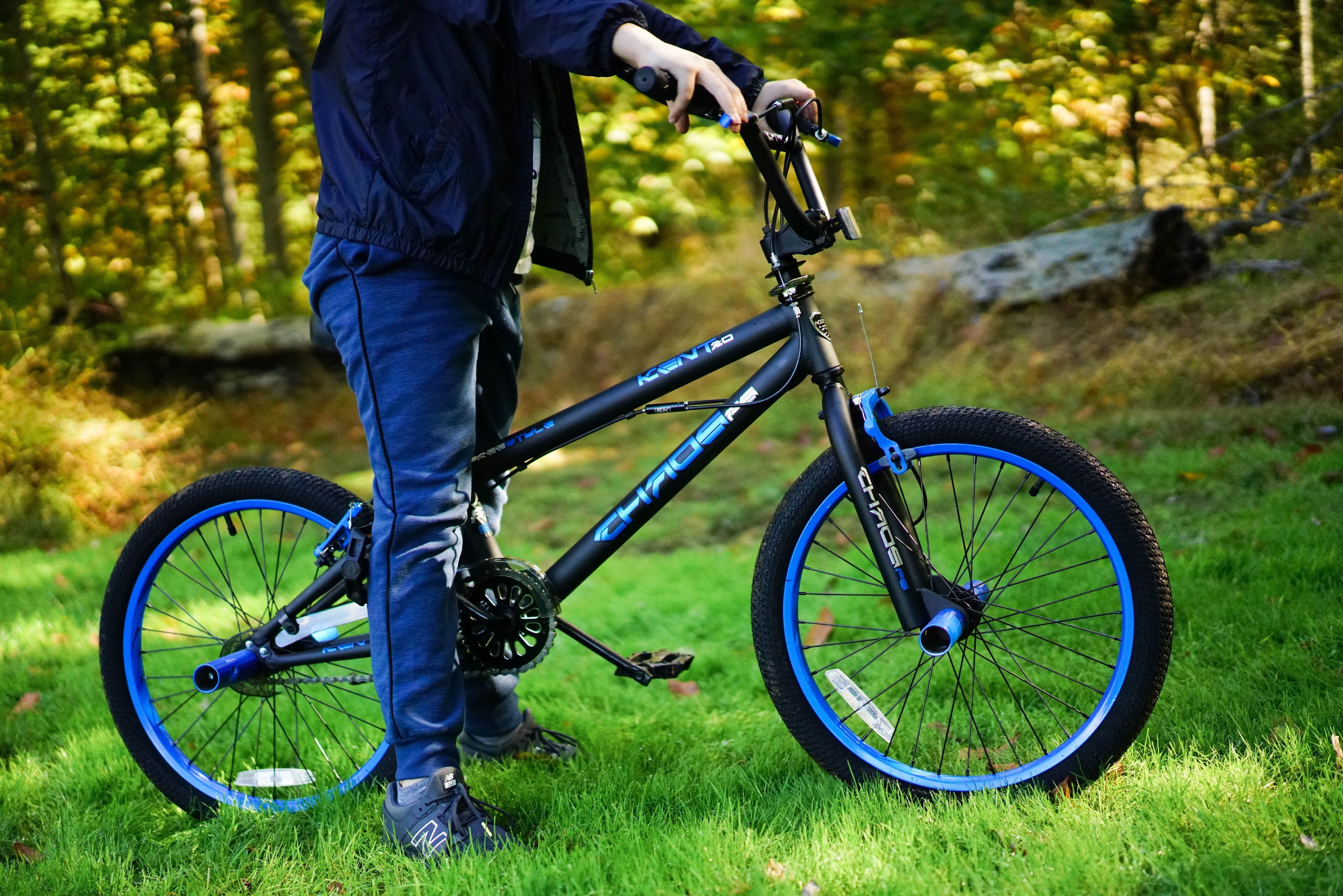 20 Kent Bicycle Chaos Boy's Child Bicycle, Matte Black and Blue